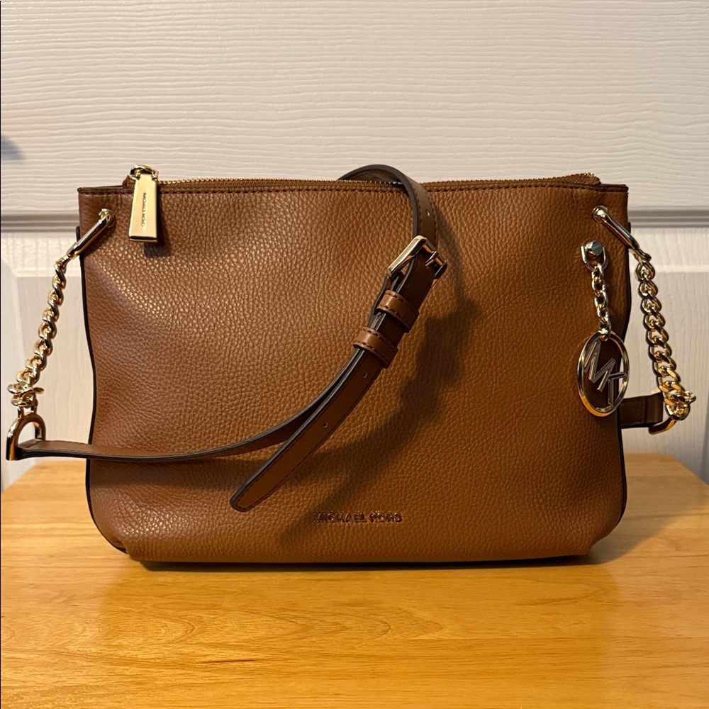 Michael Kors Lille Messenger Bag - Like New/Smoke & Pet Free
